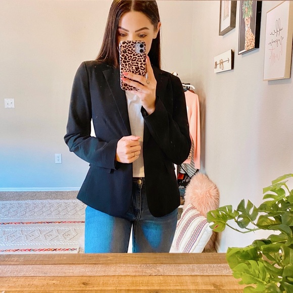 Forever 21 Jackets & Blazers - 🌈 3/$20 Forever 21 Black Contemporary Blazer
